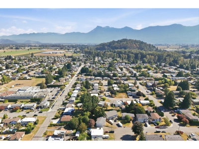 10128 SHAMROCK Drive | Chilliwack British Columbia | Slide Image Forty