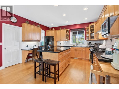 1708 PADDOCK Drive | Coquitlam British Columbia | Slide Image Twelve