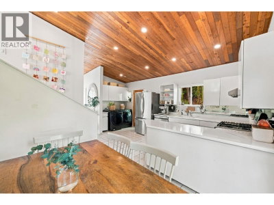 2787 PANORAMA Drive | North Vancouver British Columbia | Slide Image Twelve