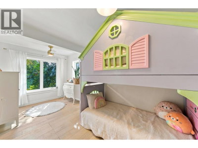 2787 PANORAMA Drive | North Vancouver British Columbia | Slide Image Twenty
