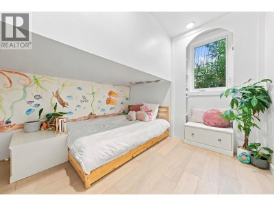 2787 PANORAMA Drive | North Vancouver British Columbia | Slide Image Twenty-one