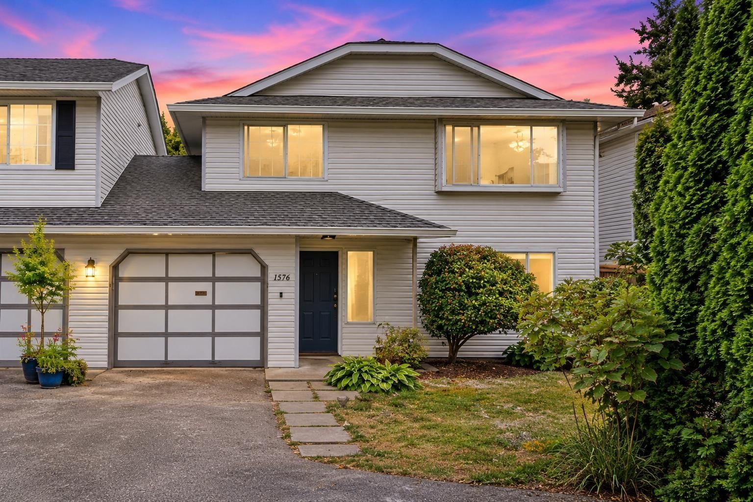 1576 161 Street, Surrey, British Columbia V4A 4X8