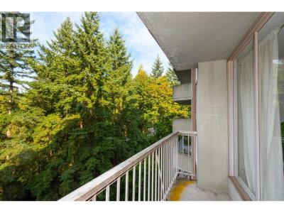 2020 FULLERTON Avenue | North Vancouver British Columbia | Slide Image Two
