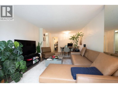 2020 FULLERTON Avenue | North Vancouver British Columbia | Slide Image Four