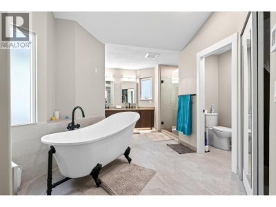 2909 MEADOWVISTA Place | Coquitlam British Columbia | Slide Image Fifteen