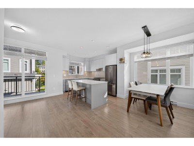2070 OAK MEADOWS Drive | Surrey British Columbia | Slide Image Thirteen