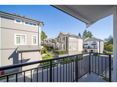 2070 OAK MEADOWS Drive | Surrey British Columbia | Slide Image Twenty