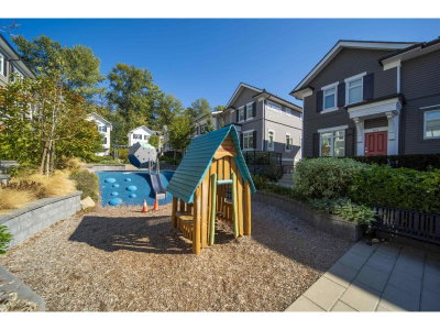 2070 OAK MEADOWS Drive | Surrey British Columbia | Slide Image Thirty-two