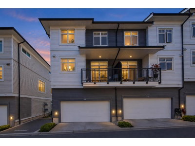 2070 OAK MEADOWS Drive | Surrey British Columbia | Slide Image Four