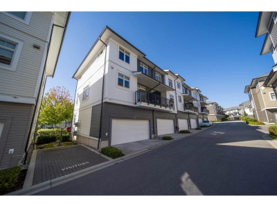 2070 OAK MEADOWS Drive | Surrey British Columbia | Slide Image Five