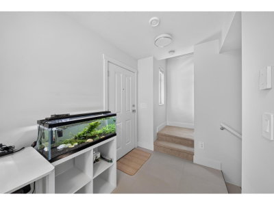 2070 OAK MEADOWS Drive | Surrey British Columbia | Slide Image Seven