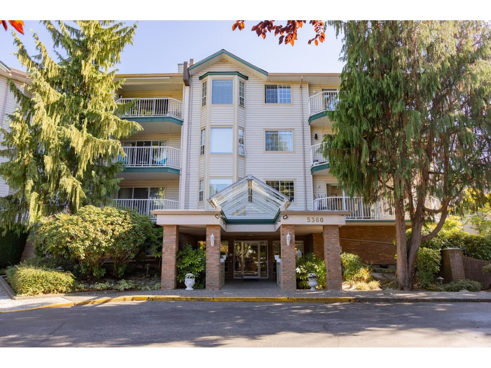5360 205 Street, Langley, British Columbia V3A 7Y6