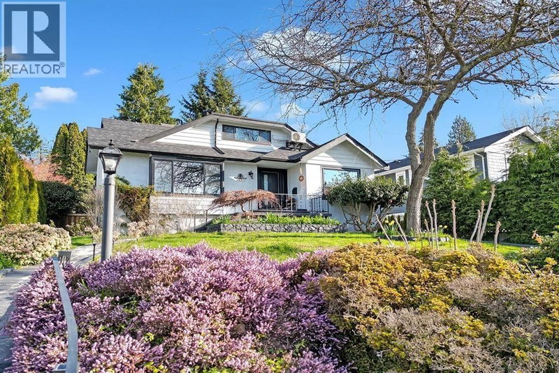 1921 FULTON Avenue West Vancouver British Columbia, V7V 1T2 - 7 Bedrooms Home For Sale