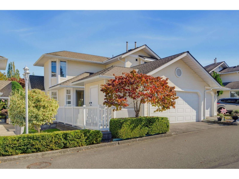 8737 212 Street Langley British Columbia, V1M 2C8 - 3 Bedrooms Condo For Sale