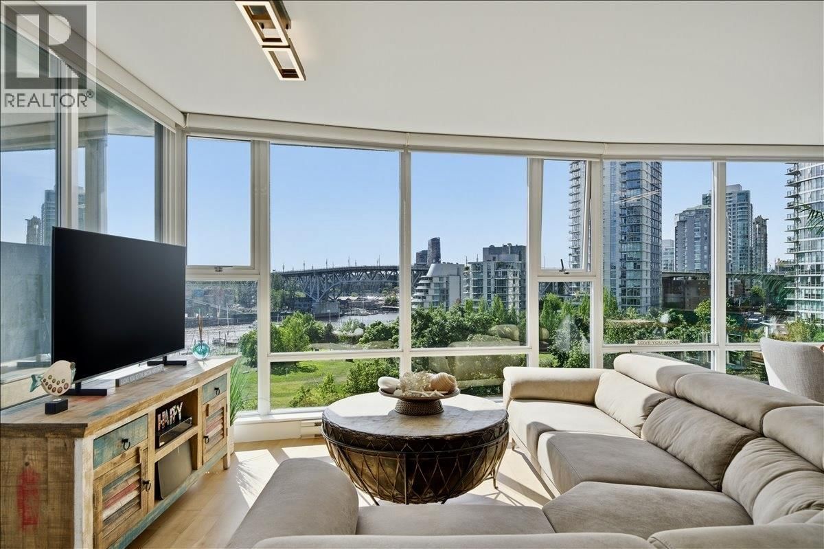 455 BEACH Crescent, Vancouver, British Columbia V6Z 3E5