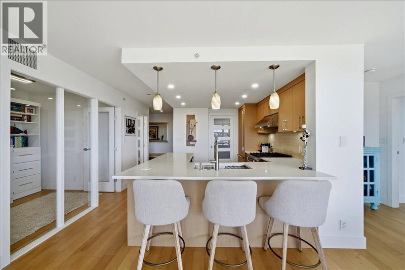 455 BEACH Crescent Vancouver British Columbia, V6Z 3E5 - 2 Bedrooms Condo For Sale