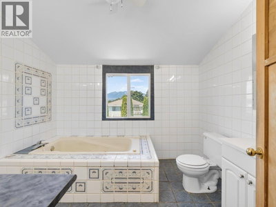 2087 26TH Avenue | Vancouver British Columbia | Slide Image Eighteen