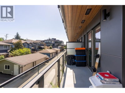 422 3RD Street | North Vancouver British Columbia | Slide Image Eight