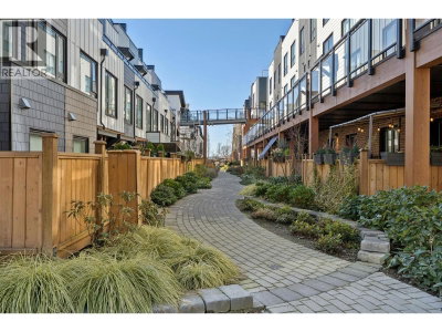545 2ND Street | North Vancouver British Columbia | Slide Image Eighteen