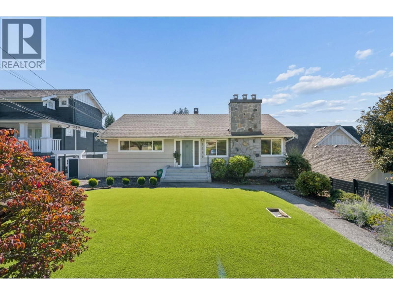 2288 KINGS Avenue West Vancouver British Columbia, V7V 2C2 - 4 Bedrooms Home For Sale