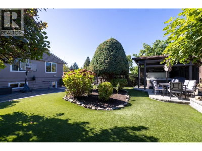 424 QUEENS Road | North Vancouver British Columbia | Slide Image Ten