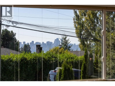 424 QUEENS Road | North Vancouver British Columbia | Slide Image Seventeen