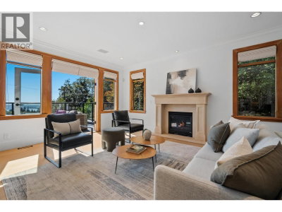 4812 SKYLINE Drive | North Vancouver British Columbia | Slide Image Eleven