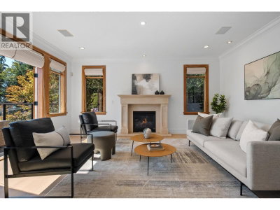 4812 SKYLINE Drive | North Vancouver British Columbia | Slide Image Thirteen