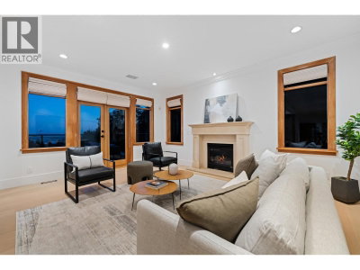 4812 SKYLINE Drive | North Vancouver British Columbia | Slide Image Sixteen