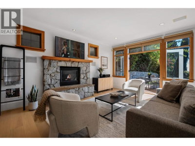 4812 SKYLINE Drive | North Vancouver British Columbia | Slide Image Twenty
