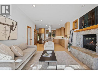 4812 SKYLINE Drive | North Vancouver British Columbia | Slide Image Twenty-two