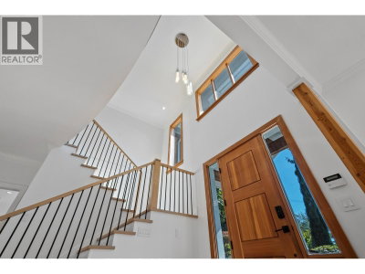 4812 SKYLINE Drive | North Vancouver British Columbia | Slide Image Twenty-three