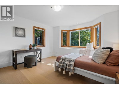 4812 SKYLINE Drive | North Vancouver British Columbia | Slide Image Twenty-four