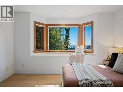 4812 SKYLINE Drive | North Vancouver British Columbia | Slide Image Twenty-five