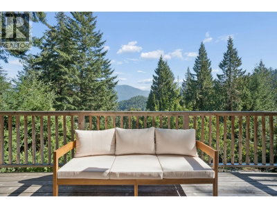 965 VILLAGE Drive | Bowen Island British Columbia | Slide Image Twenty