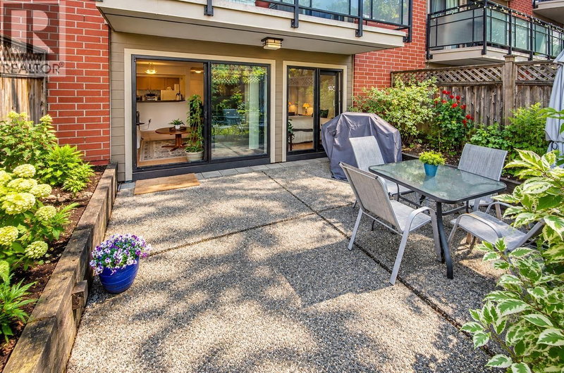 360 2ND Street North Vancouver British Columbia, V7L 4N6 - 1 Bedroom Condo For Sale