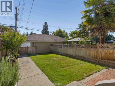 247 19TH Street | North Vancouver British Columbia | Slide Image Five