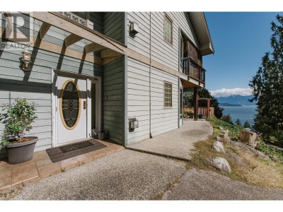 1205 ST ANDREWS Road | Gibsons British Columbia | Slide Image Four