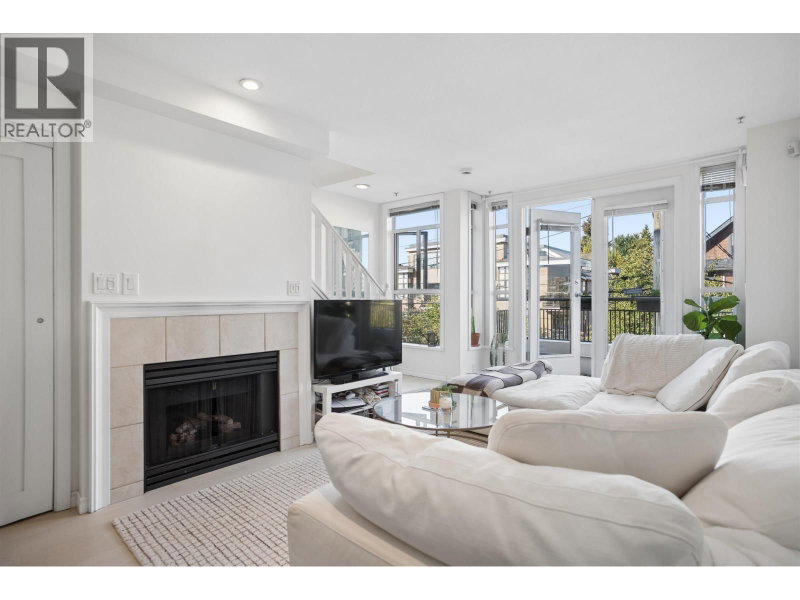 2190 5TH Avenue Vancouver British Columbia, V6K 1S2 - 2 Bedrooms Condo For Sale