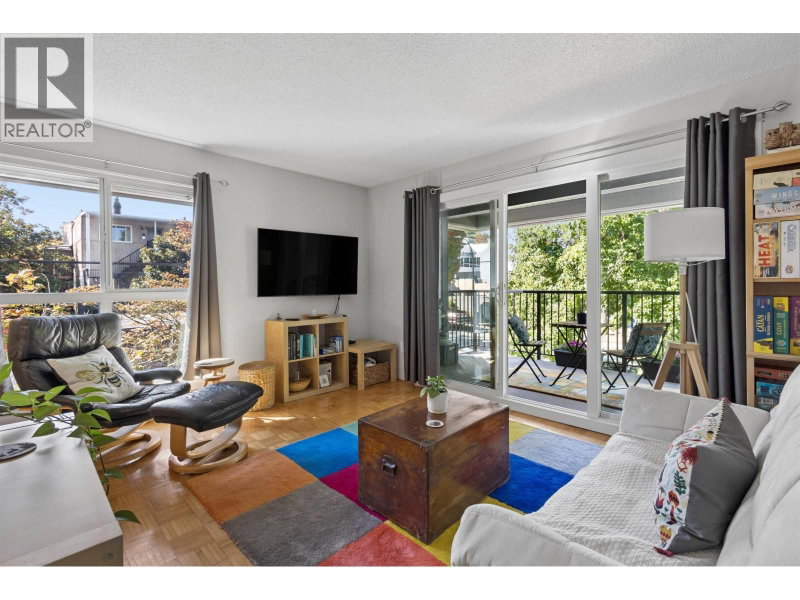 808 8TH Avenue Vancouver British Columbia, V5T 1T5 - 2 Bedrooms Condo For Sale