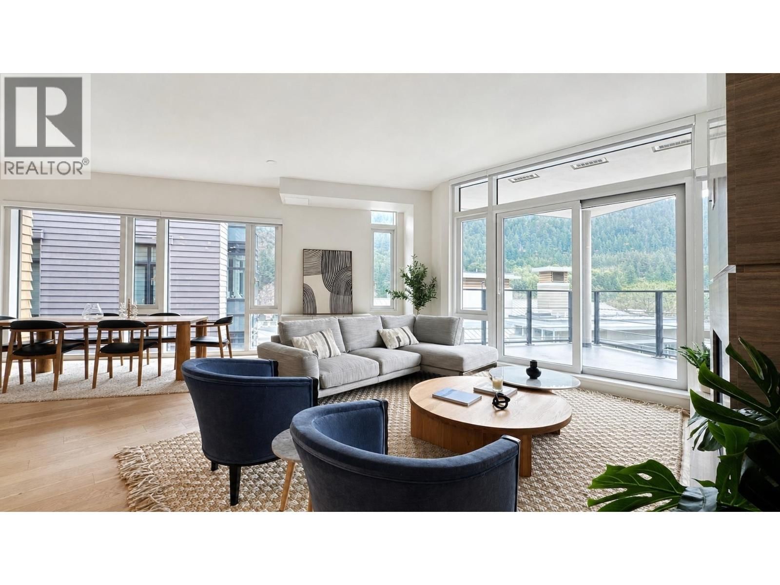 6687 NELSON Avenue, West Vancouver, British Columbia V7W 2B2