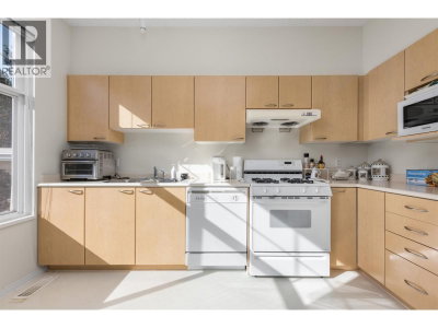 3711 ROBSON Court | Richmond British Columbia | Slide Image Six