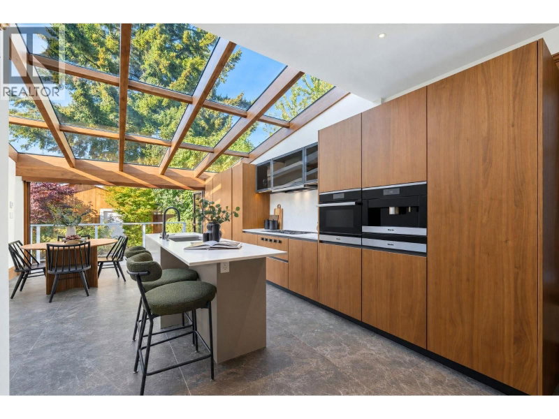647 PRIOR Street Vancouver British Columbia, V6A 2G7 - 6 Bedrooms Home For Sale