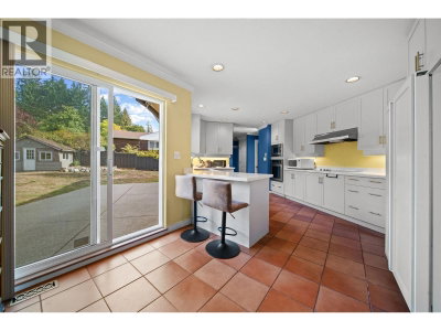 535 STEVENS Drive | West Vancouver British Columbia | Slide Image Ten