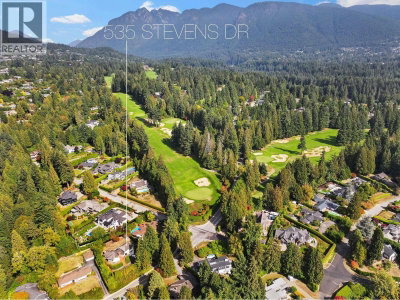 535 STEVENS Drive | West Vancouver British Columbia | Slide Image Three