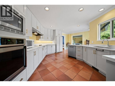 535 STEVENS Drive | West Vancouver British Columbia | Slide Image Nine