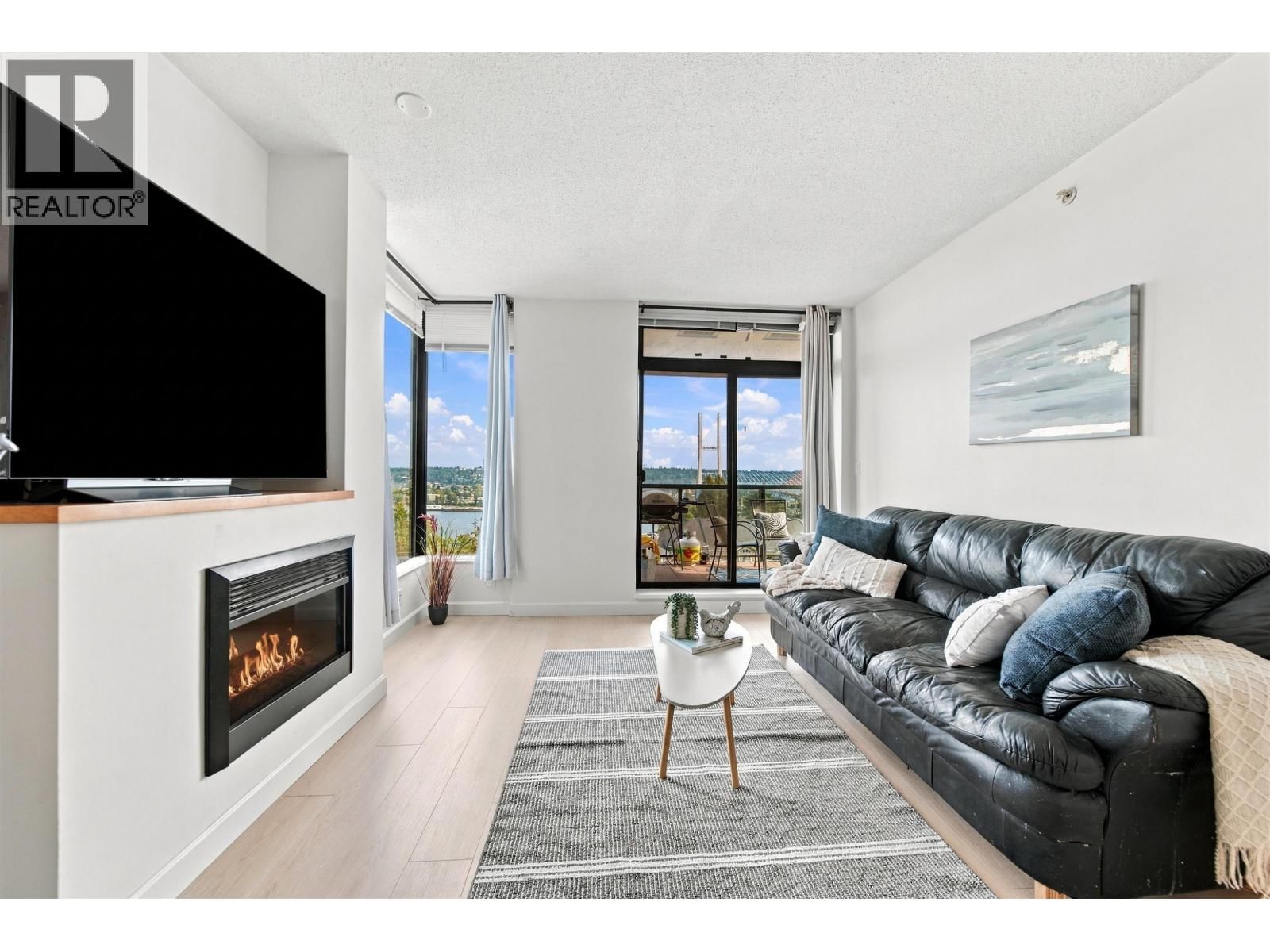 15 ROYAL Avenue, New Westminster, British Columbia V3L 0A9