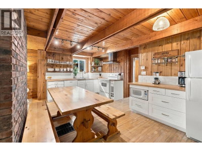 9226 EMERALD Drive | Whistler British Columbia | Slide Image Seven