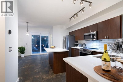 2200 PANORAMA Drive | Port Moody British Columbia | Slide Image Ten
