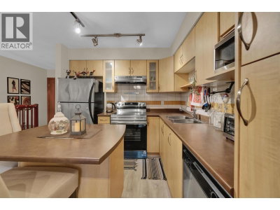 160 SHORELINE Circle | Port Moody British Columbia | Slide Image Thirteen